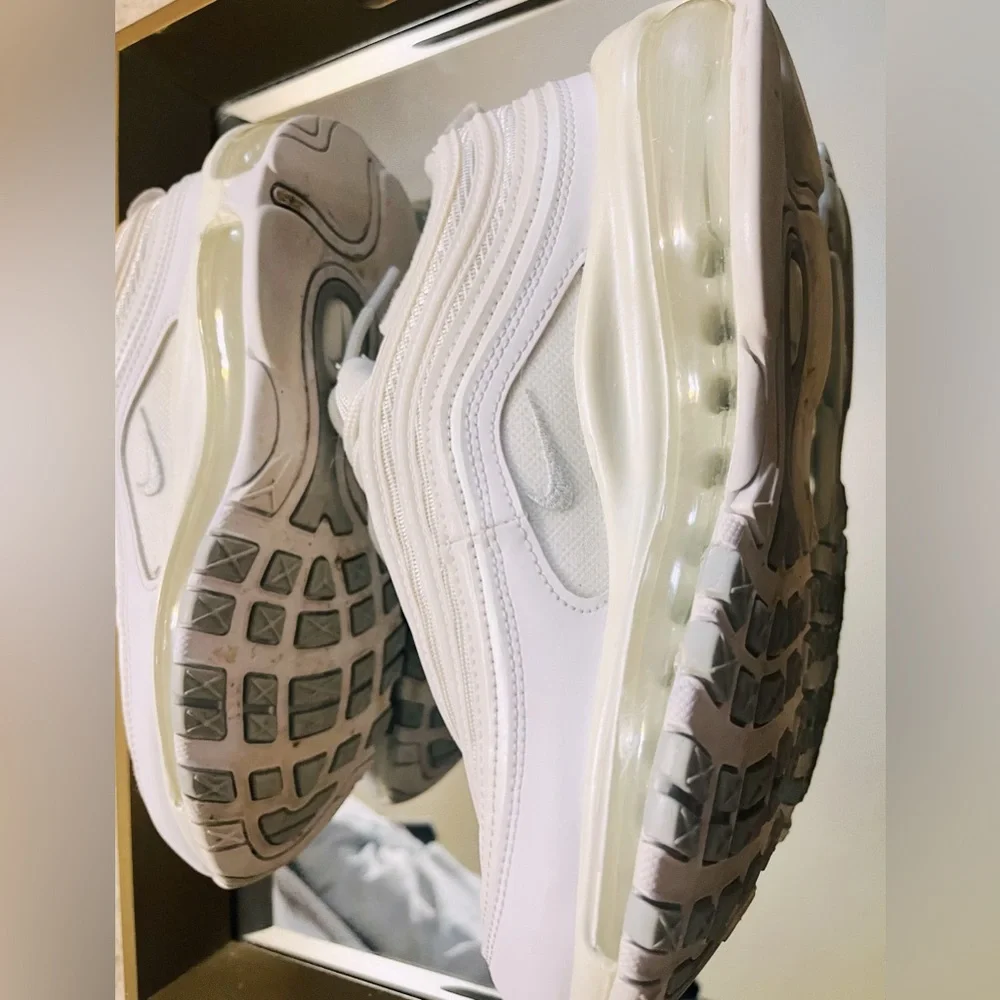 Nike Air Max 97 - New-like condition- See photos Size 7.5 Boys/ 6-6.5 Womens - Picture 4 of 12